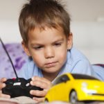 Ab welchem Alter ein ferngesteuertes Auto fürs Kind kaufen?